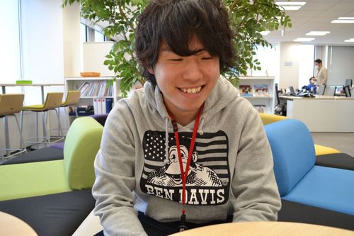 先輩を語り笑顔