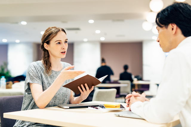 英語と日本語はこんなにも違う 英語と日本語が違う5つの理由と日本人おすすめの英語学習方法もご紹介 オンライン英会話比較plus 英語と日本語はこんなにも違う 英語と日本語が違う5つの理由と日本人おすすめの英語学習方法もご紹介 オンライン英会話比較plus